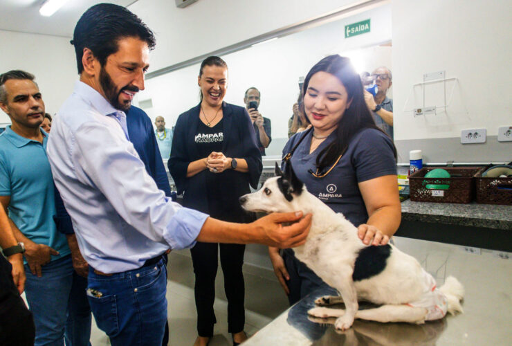 prefeito inaugura centro de esterilização de cães e gatos na zona sul