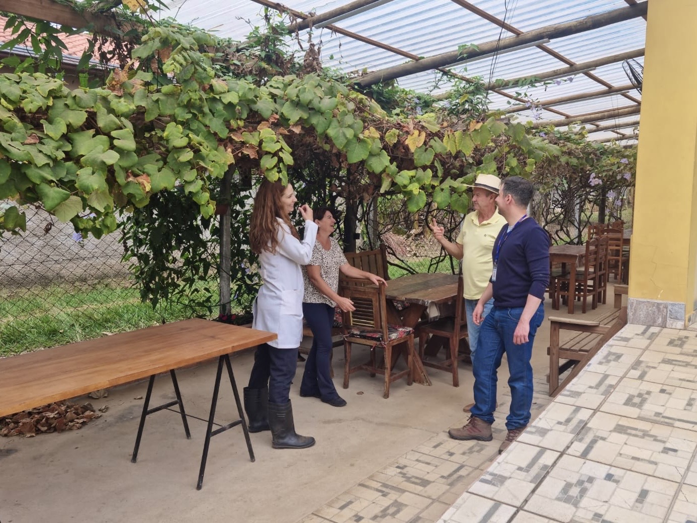 técnicos da sema durante visita à videira (002)