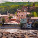 Pirapora do Bom Jesus está encravada em um vale, entre grandes elevações da Serra do Ivoturuna. Foto: Secretaria de Turismo e Viagens