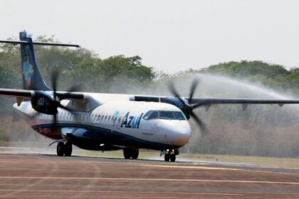 aviao atr azul