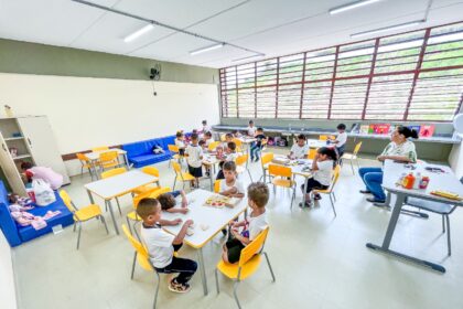 alunos escola sala de aula