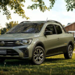 Volkswagen Saveiro Extreme estacionada em área externa durante divulgação do marco de 400 mil unidades exportadas.